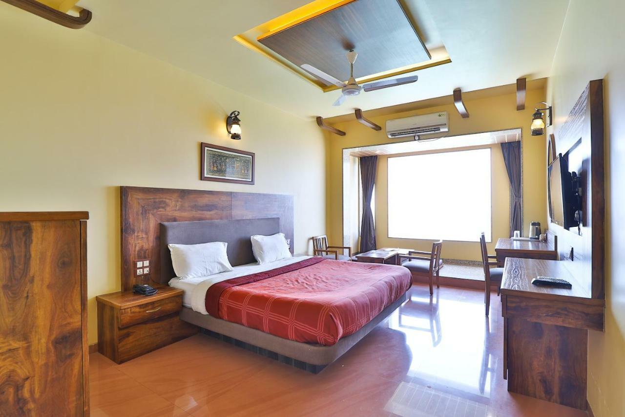 Palette - Hotel Ocean Inn Daman Exterior foto