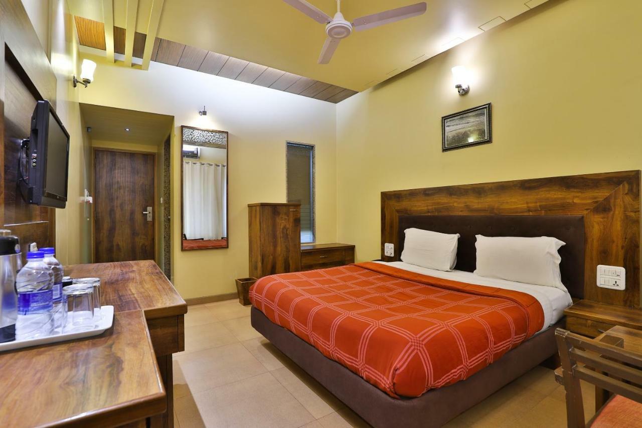 Palette - Hotel Ocean Inn Daman Exterior foto